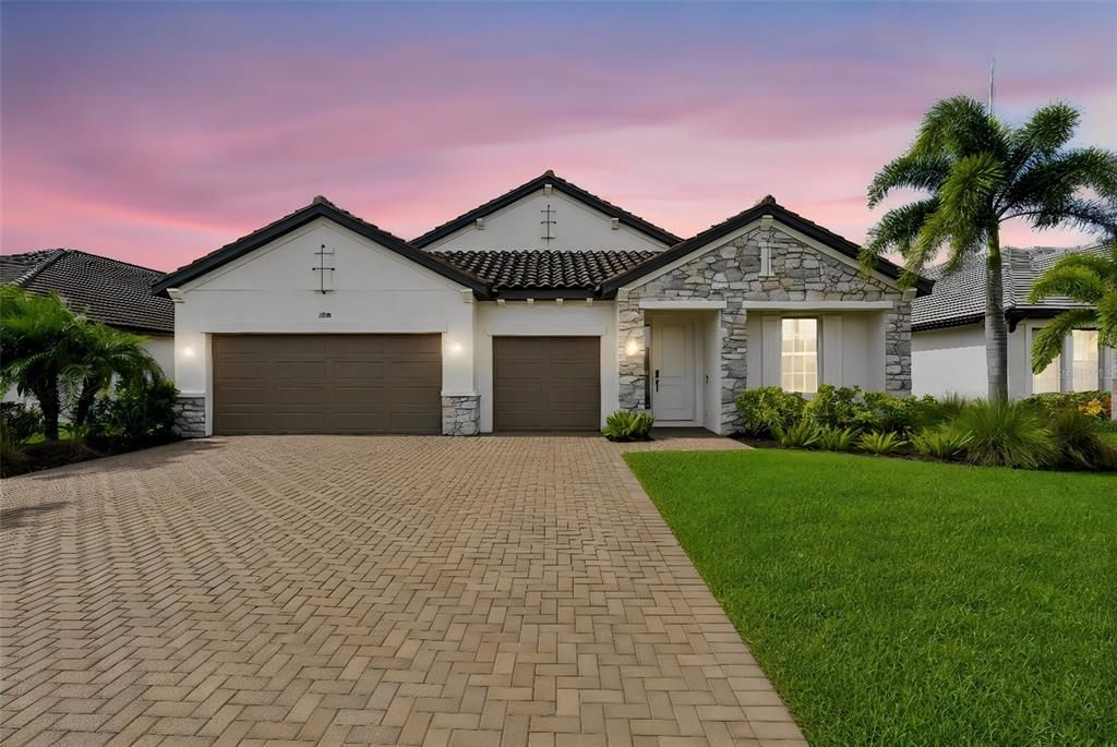En Venta: $775,000 (4 camas, 3 baños, 2299 Pies cuadrados)
