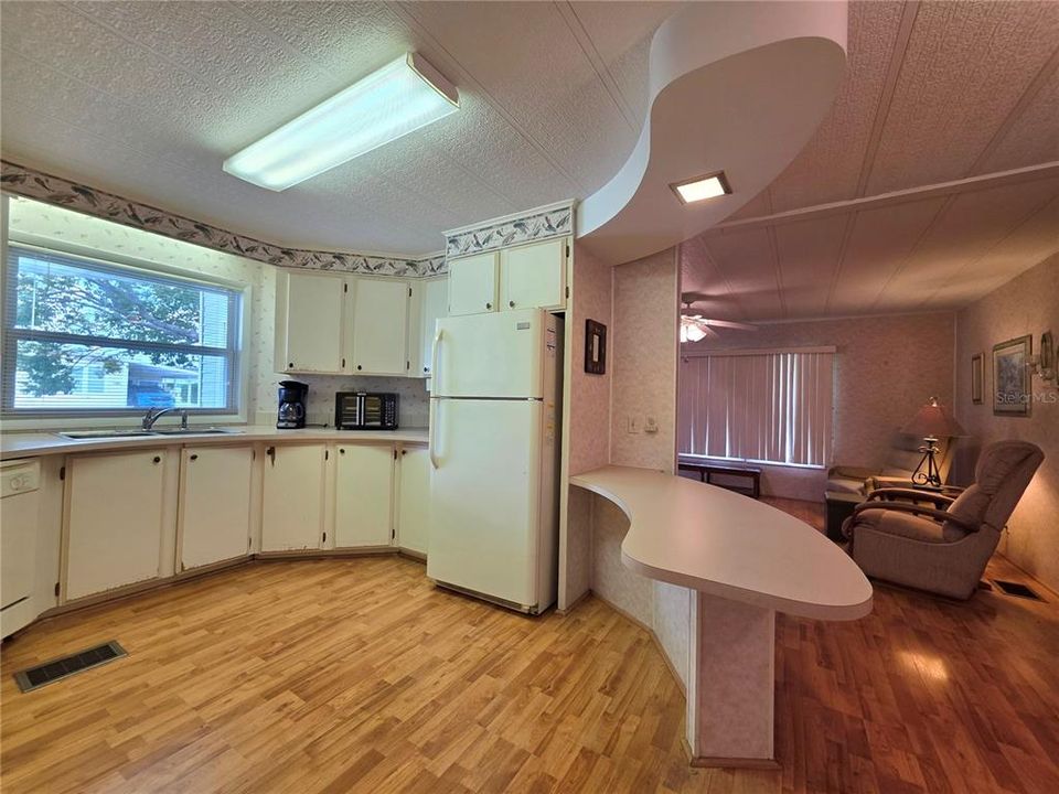 На продажу: $139,500 (2 спален, 2 ванн, 1176 Квадратных фут)