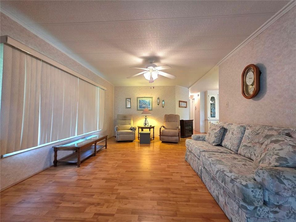 На продажу: $139,500 (2 спален, 2 ванн, 1176 Квадратных фут)