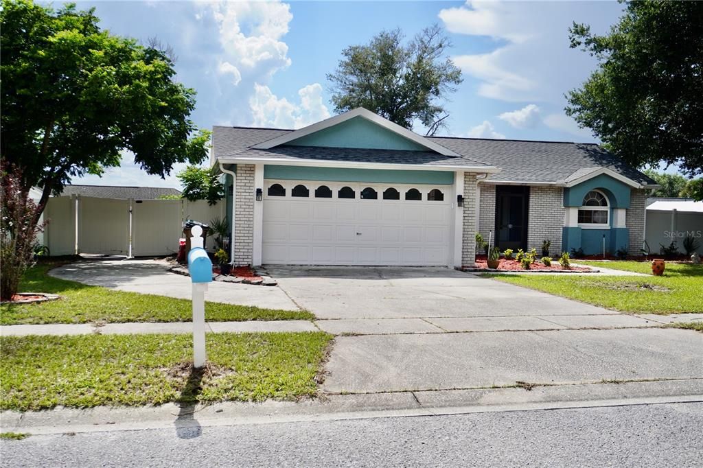 For Sale: $338,700 (3 beds, 2 baths, 1711 Square Feet)