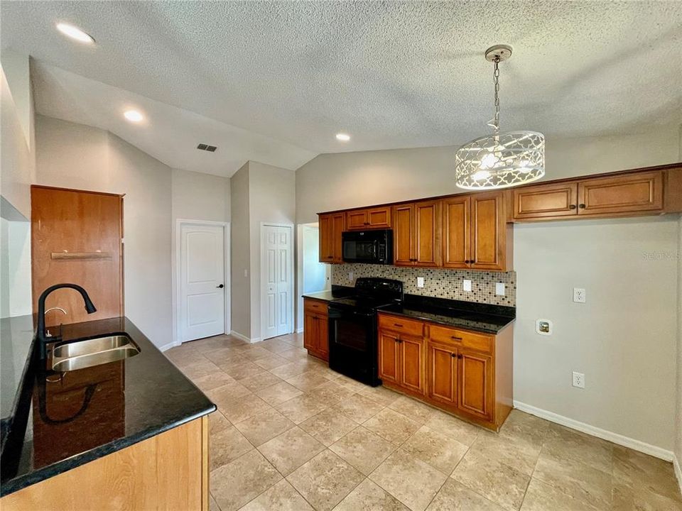 For Sale: $338,700 (3 beds, 2 baths, 1711 Square Feet)