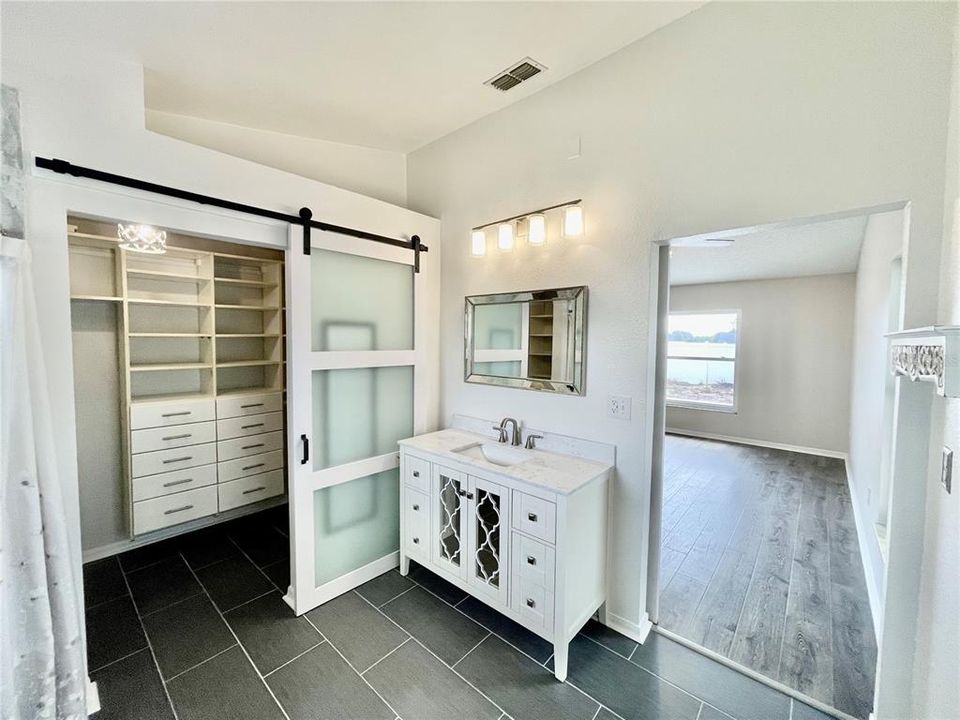 For Sale: $338,700 (3 beds, 2 baths, 1711 Square Feet)