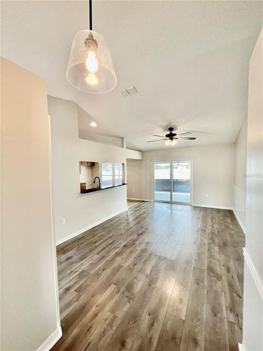 For Sale: $338,700 (3 beds, 2 baths, 1711 Square Feet)
