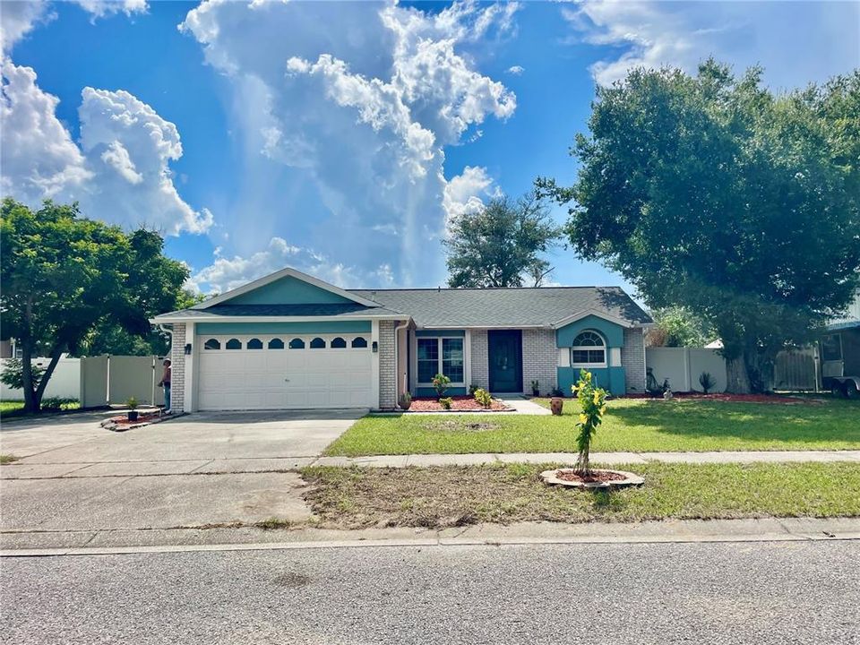 For Sale: $338,700 (3 beds, 2 baths, 1711 Square Feet)