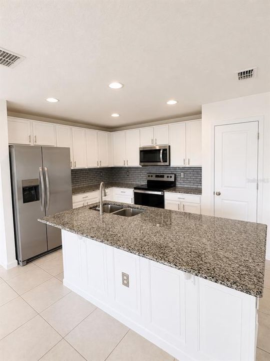 For Sale: $299,900 (3 beds, 2 baths, 1405 Square Feet)