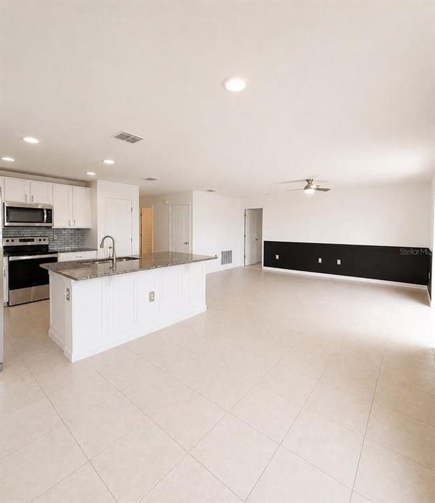 For Sale: $299,900 (3 beds, 2 baths, 1405 Square Feet)