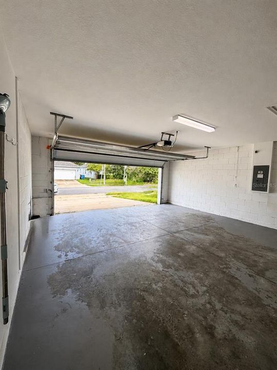 For Sale: $299,900 (3 beds, 2 baths, 1405 Square Feet)