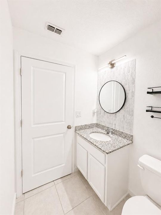 For Sale: $299,900 (3 beds, 2 baths, 1405 Square Feet)
