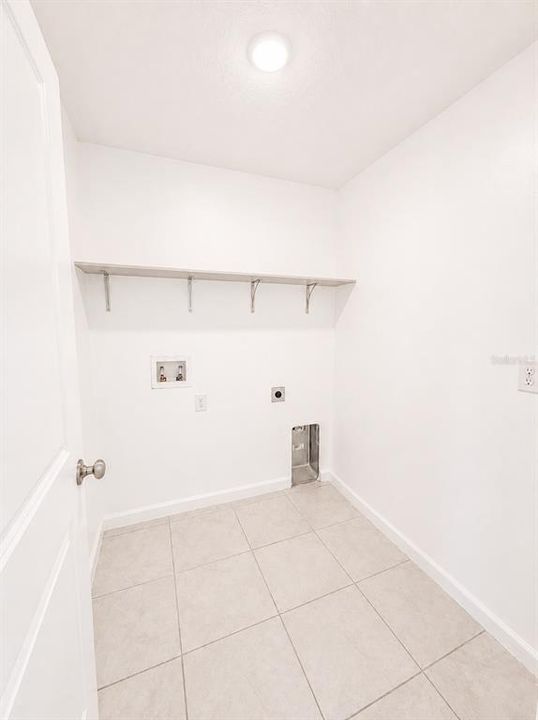 For Sale: $299,900 (3 beds, 2 baths, 1405 Square Feet)