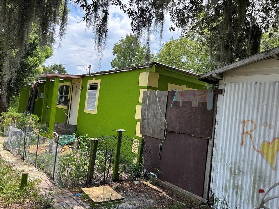 For Sale: $92,000 (3 beds, 1 baths, 732 Square Feet)