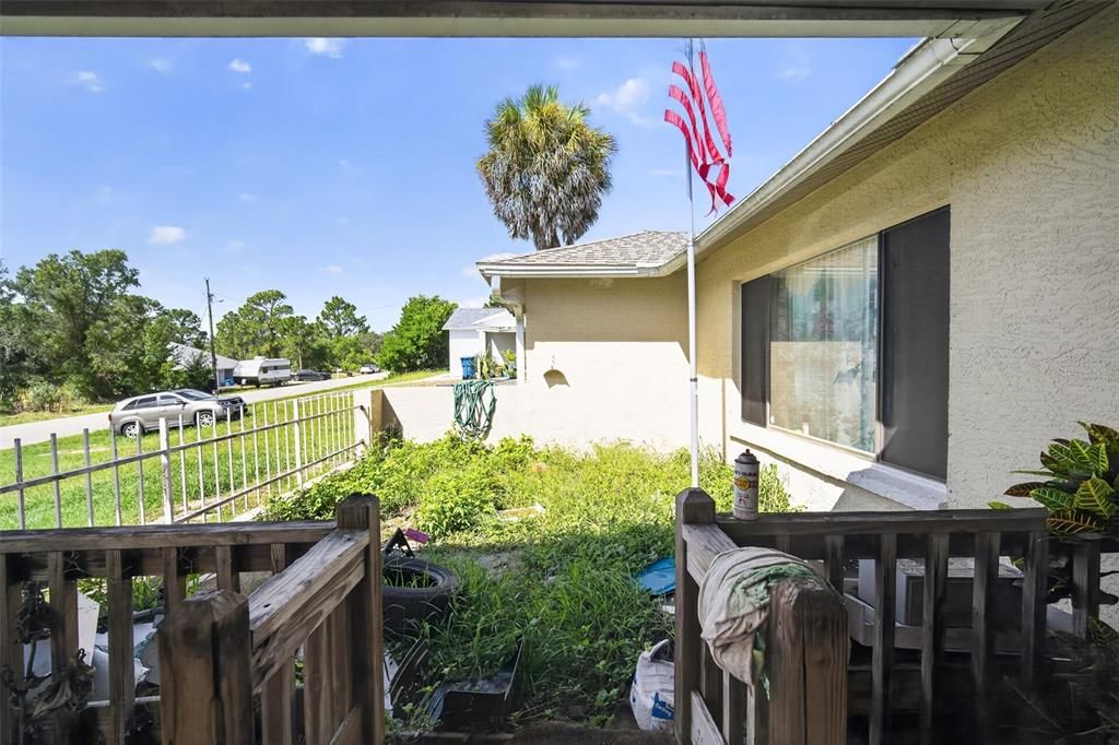 For Sale: $299,900 (5 beds, 2 baths, 2493 Square Feet)