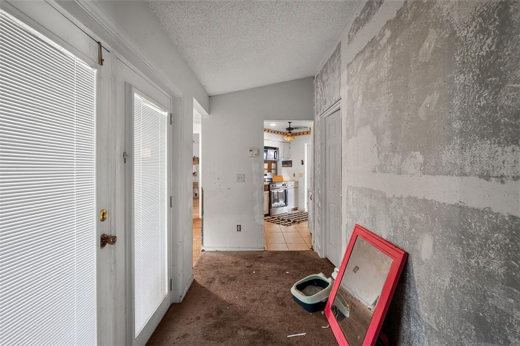 For Sale: $299,900 (5 beds, 2 baths, 2493 Square Feet)