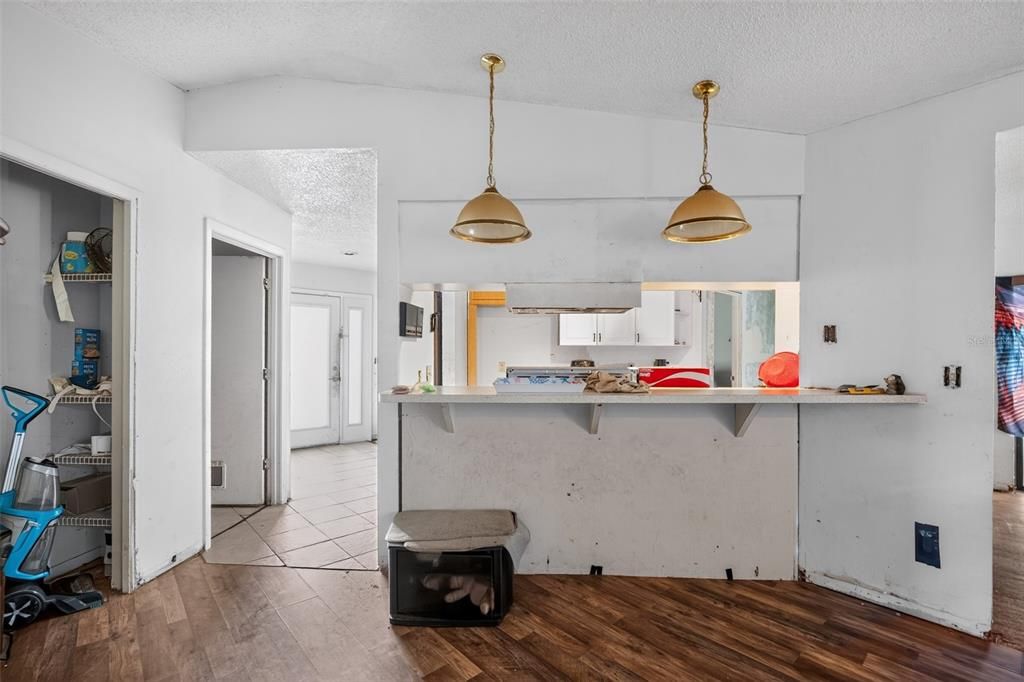 For Sale: $299,900 (5 beds, 2 baths, 2493 Square Feet)