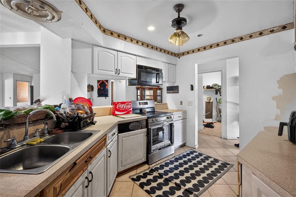 For Sale: $299,900 (5 beds, 2 baths, 2493 Square Feet)