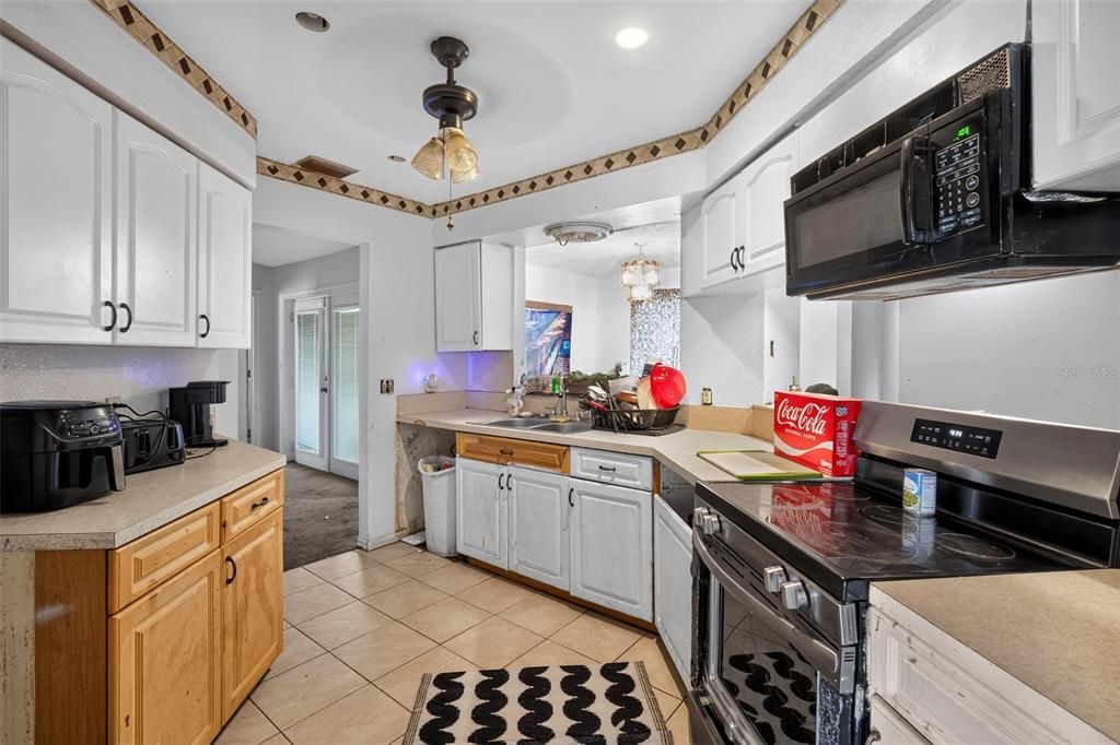 For Sale: $299,900 (5 beds, 2 baths, 2493 Square Feet)