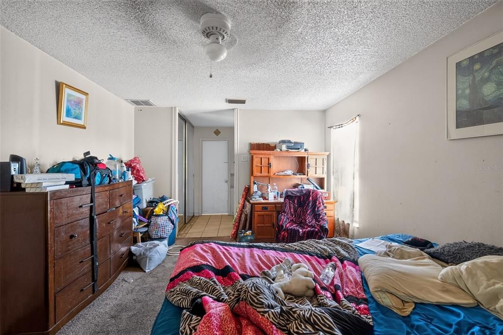For Sale: $299,900 (5 beds, 2 baths, 2493 Square Feet)