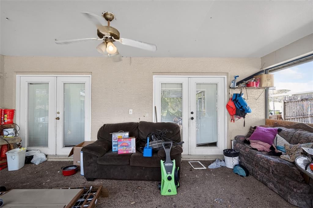 For Sale: $299,900 (5 beds, 2 baths, 2493 Square Feet)