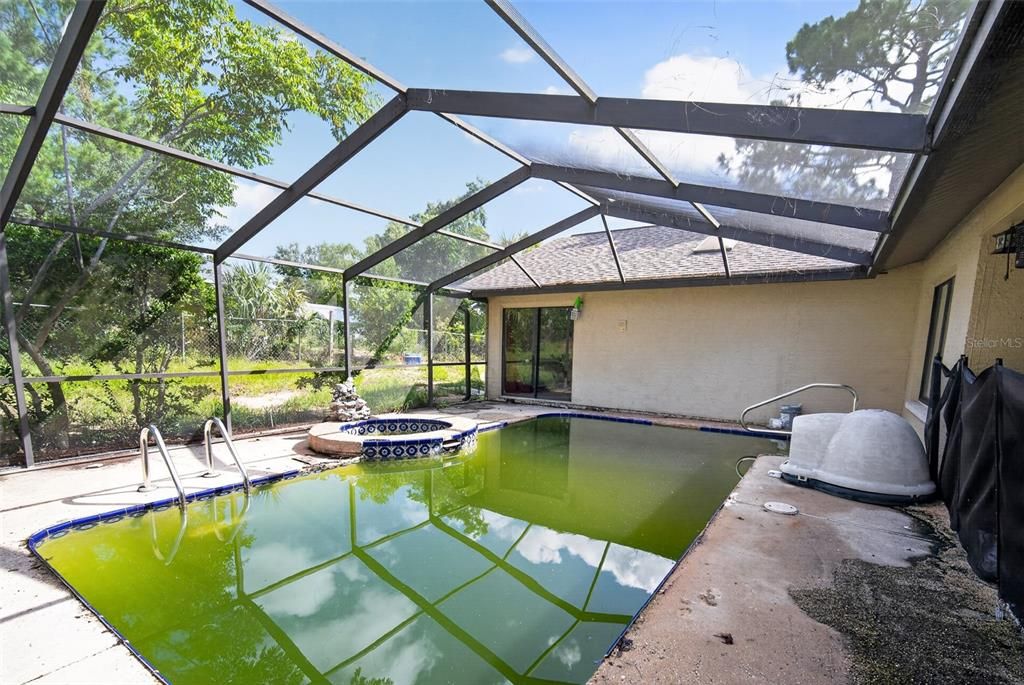 For Sale: $299,900 (5 beds, 2 baths, 2493 Square Feet)