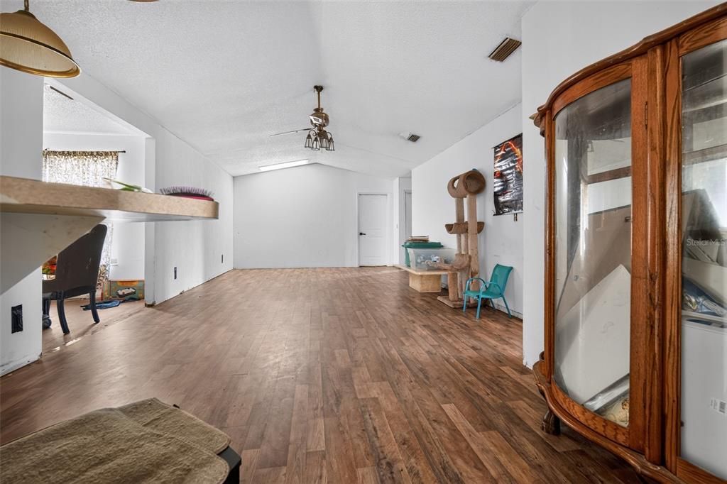 For Sale: $299,900 (5 beds, 2 baths, 2493 Square Feet)