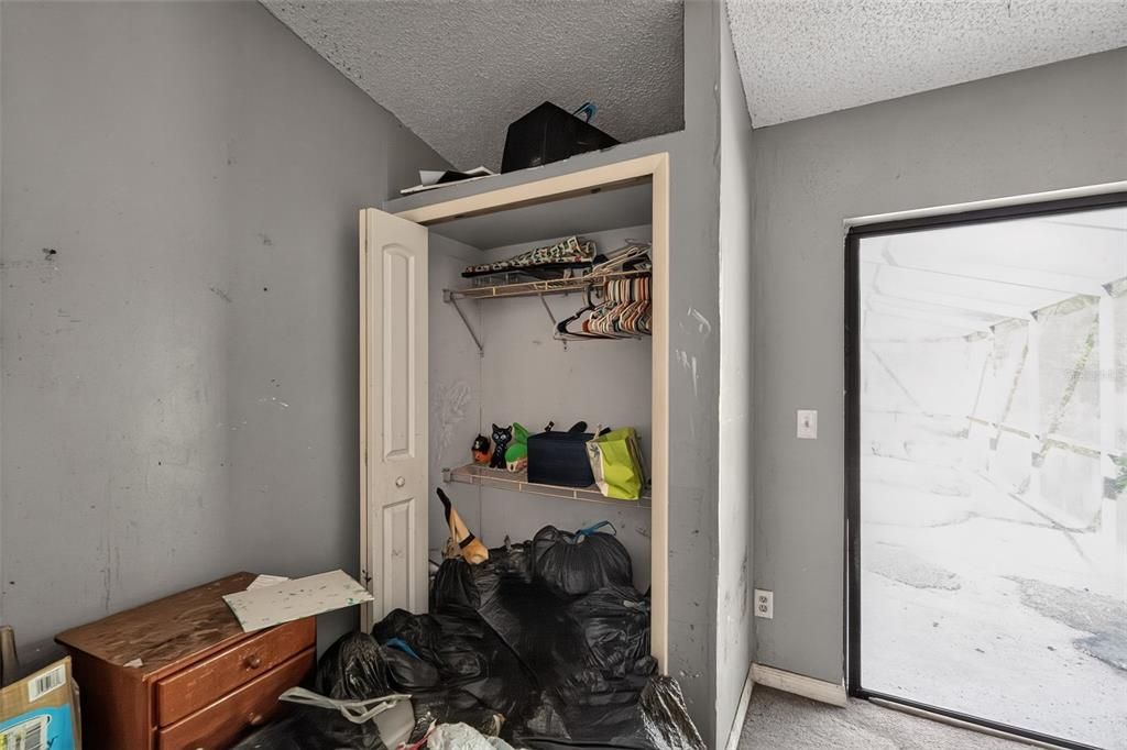 For Sale: $299,900 (5 beds, 2 baths, 2493 Square Feet)
