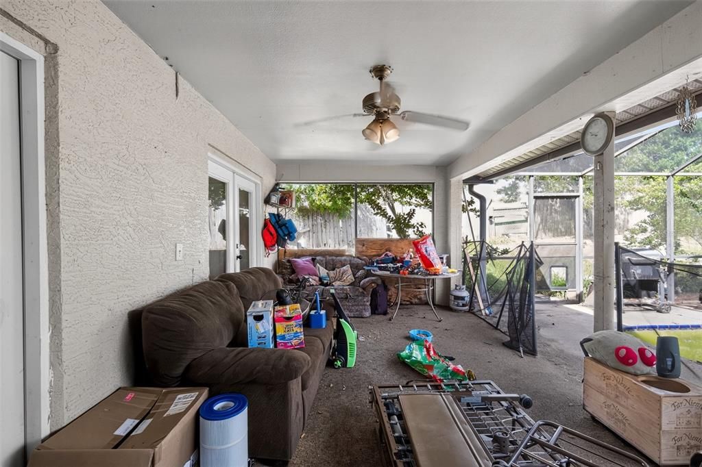 For Sale: $299,900 (5 beds, 2 baths, 2493 Square Feet)