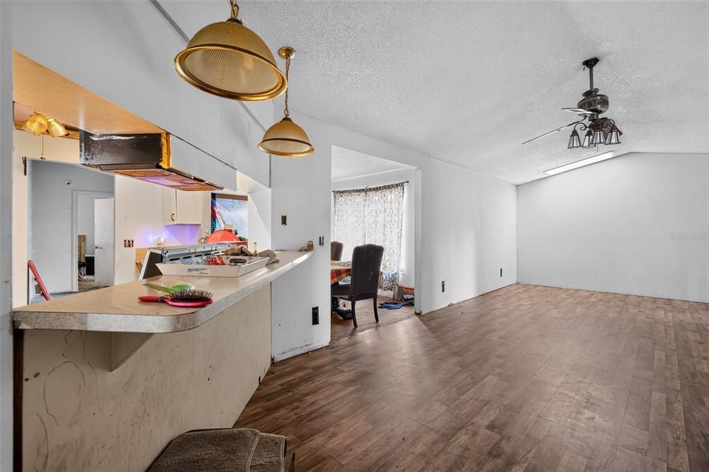 For Sale: $299,900 (5 beds, 2 baths, 2493 Square Feet)