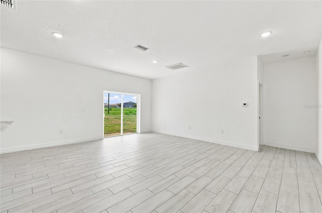 На продажу: $275,000 (4 спален, 2 ванн, 1450 Квадратных фут)