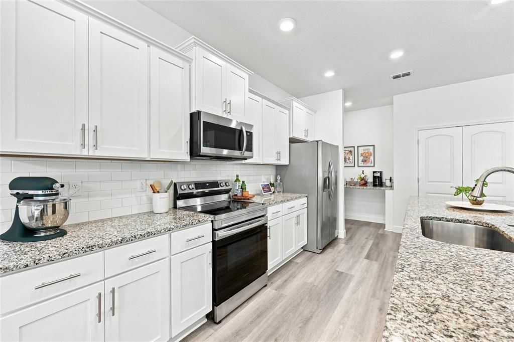 For Sale: $399,000 (4 beds, 3 baths, 2286 Square Feet)