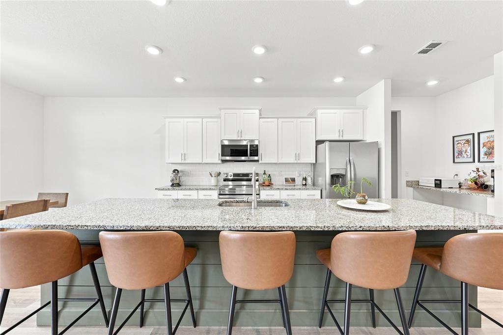 For Sale: $399,000 (4 beds, 3 baths, 2286 Square Feet)