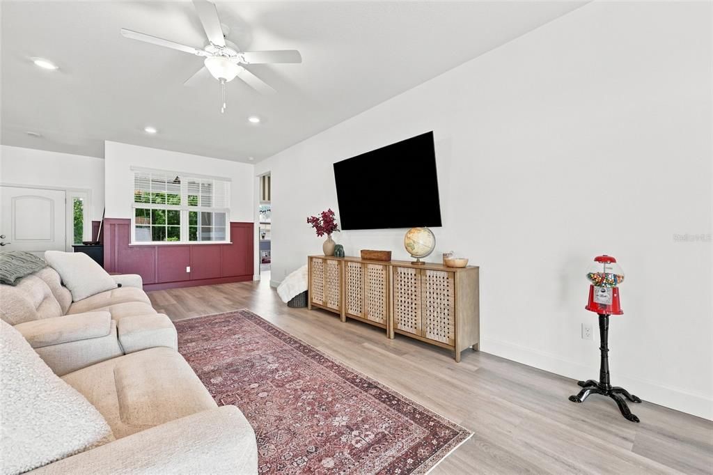 For Sale: $399,000 (4 beds, 3 baths, 2286 Square Feet)
