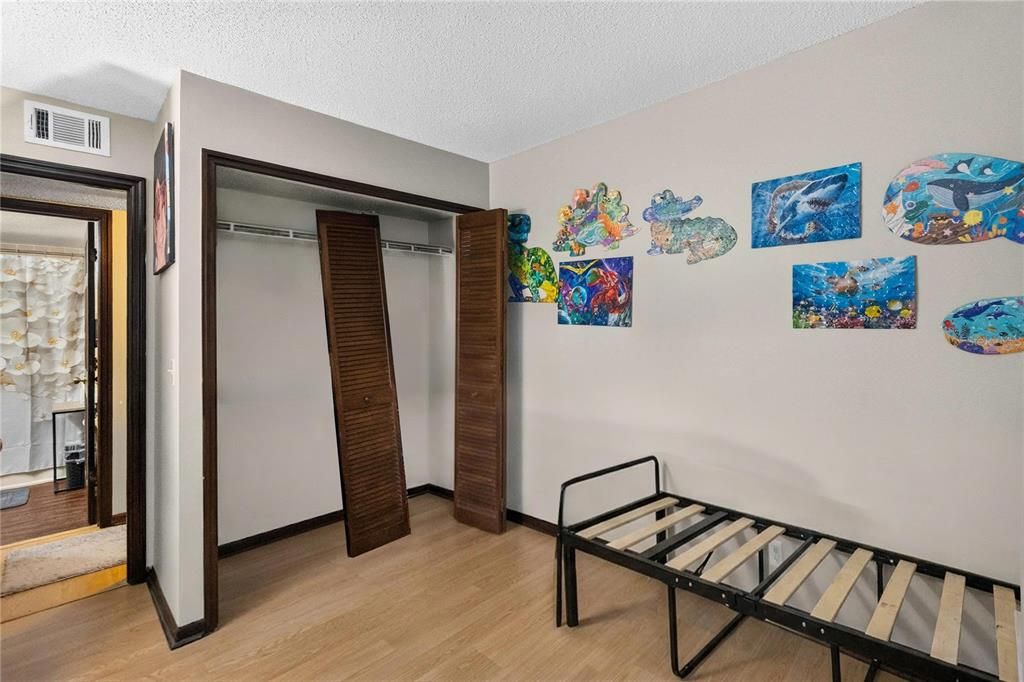 Active With Contract: $239,000 (2 beds, 2 baths, 1192 Square Feet)