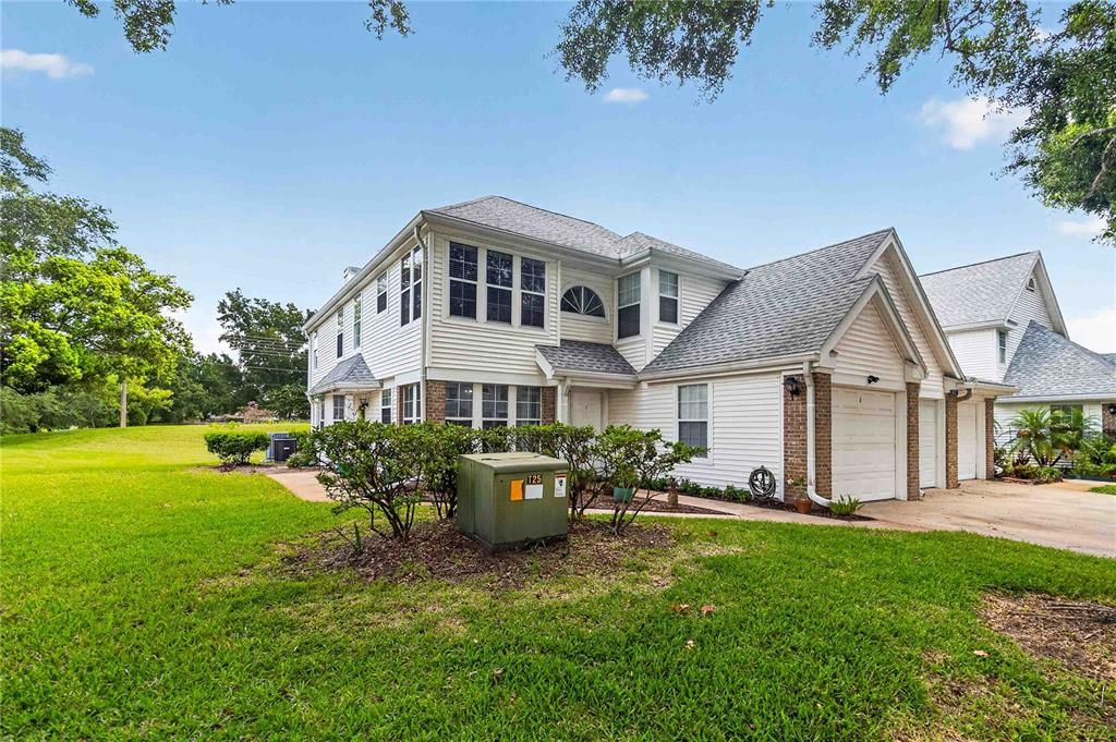Active With Contract: $239,000 (2 beds, 2 baths, 1192 Square Feet)