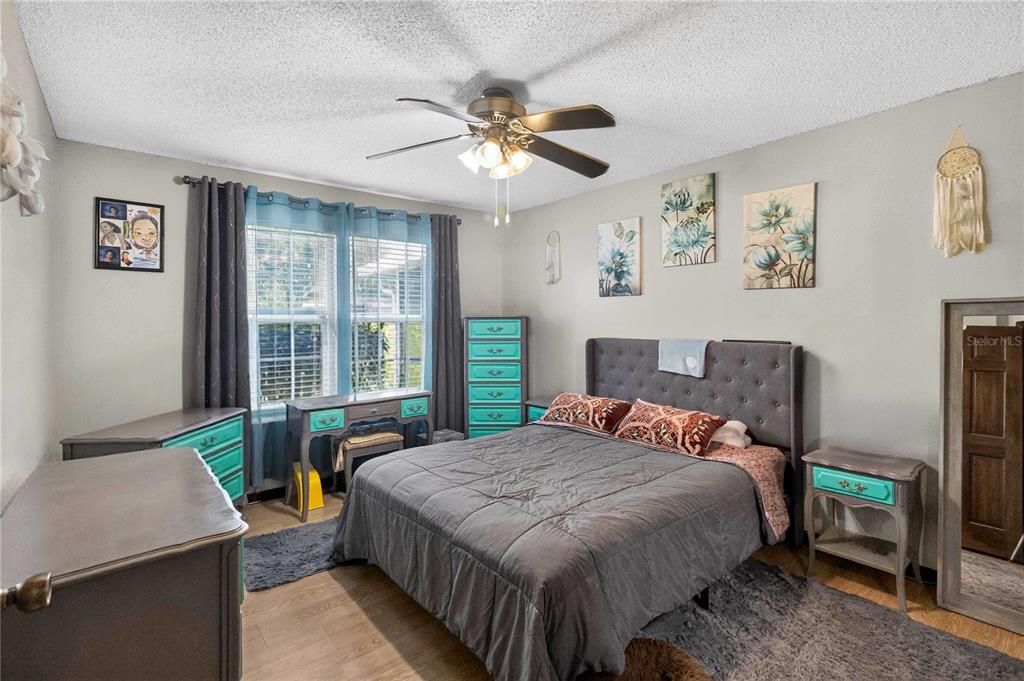 Active With Contract: $239,000 (2 beds, 2 baths, 1192 Square Feet)