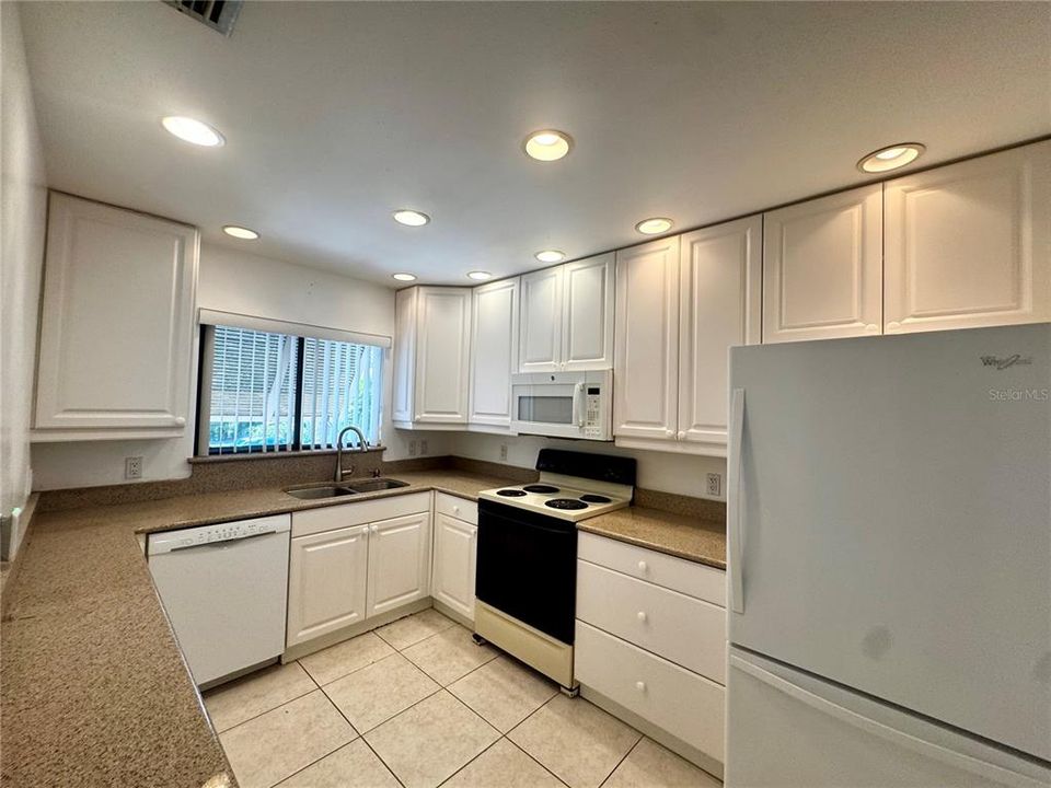 For Rent: $1,995 (2 beds, 2 baths, 1145 Square Feet)
