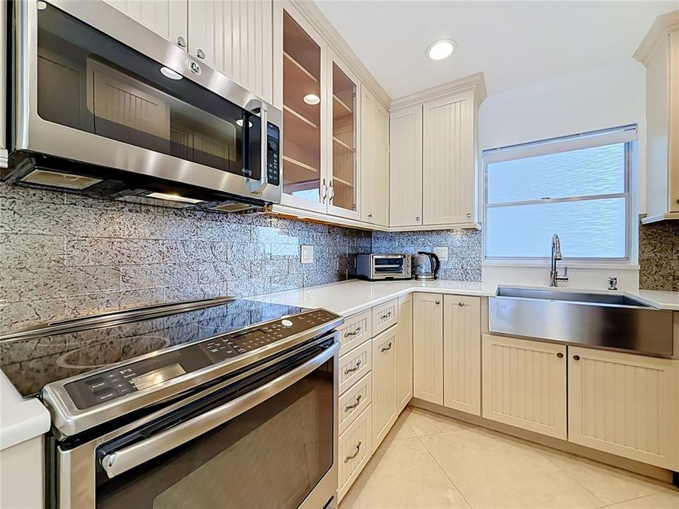 For Sale: $825,000 (2 beds, 2 baths, 1340 Square Feet)