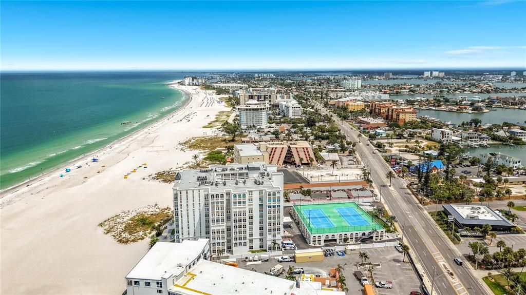 For Sale: $825,000 (2 beds, 2 baths, 1340 Square Feet)