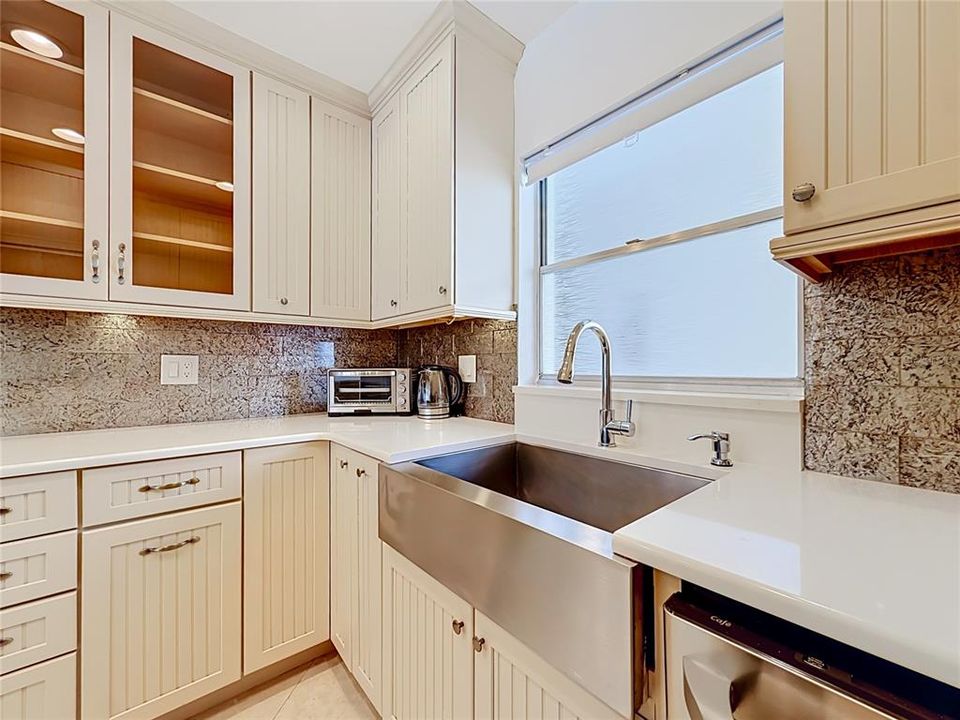 For Sale: $825,000 (2 beds, 2 baths, 1340 Square Feet)