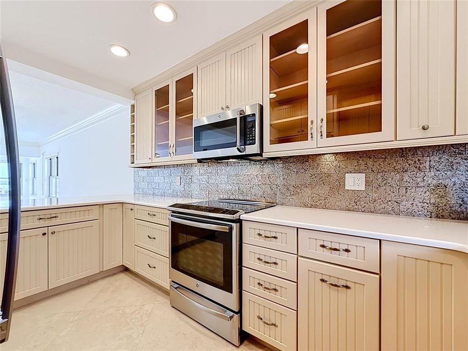 For Sale: $825,000 (2 beds, 2 baths, 1340 Square Feet)