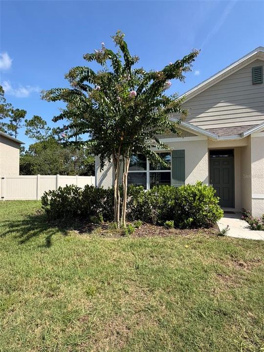 For Rent: $2,250 (4 beds, 2 baths, 1836 Square Feet)