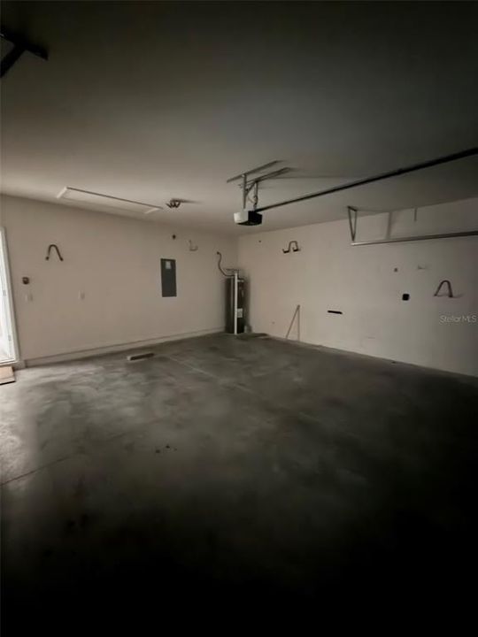 For Rent: $2,250 (4 beds, 2 baths, 1836 Square Feet)
