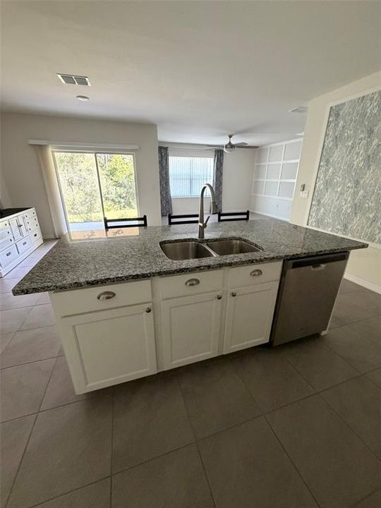 For Rent: $2,250 (4 beds, 2 baths, 1836 Square Feet)
