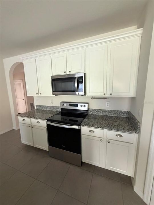 For Rent: $2,250 (4 beds, 2 baths, 1836 Square Feet)