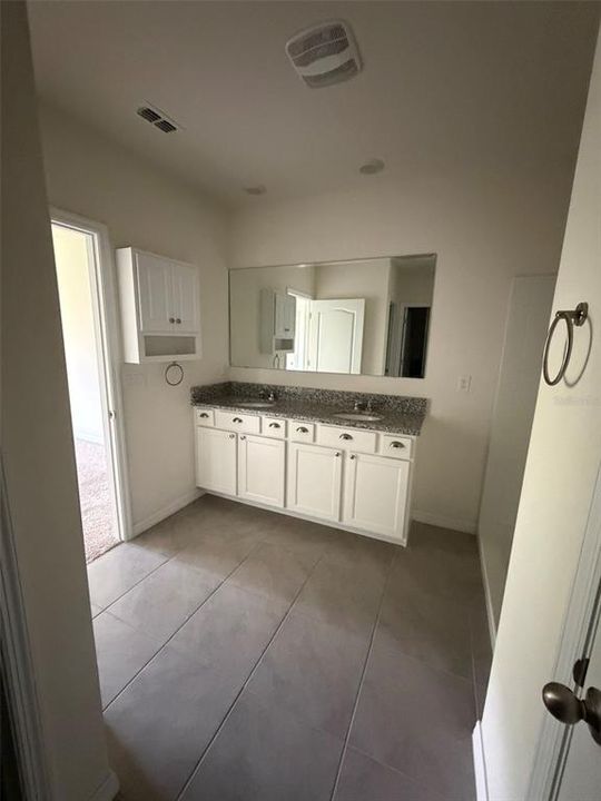 For Rent: $2,250 (4 beds, 2 baths, 1836 Square Feet)