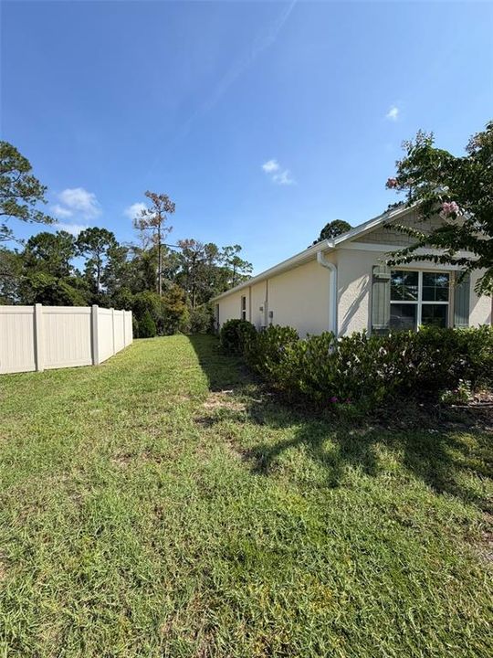 For Rent: $2,250 (4 beds, 2 baths, 1836 Square Feet)