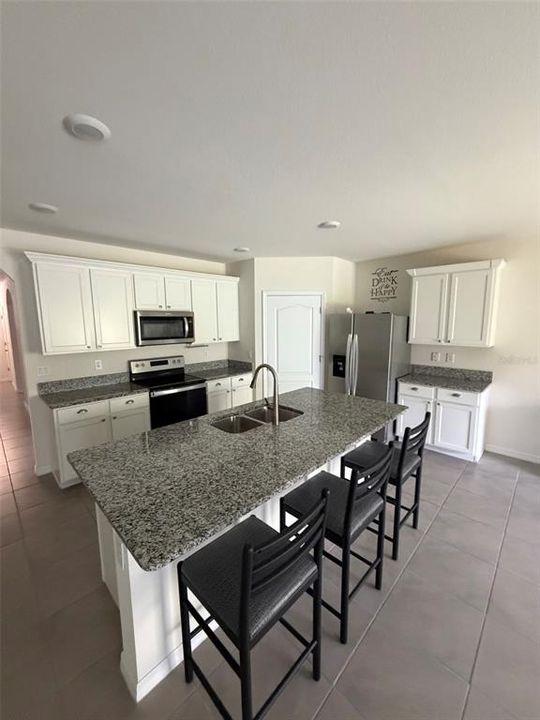 For Rent: $2,250 (4 beds, 2 baths, 1836 Square Feet)