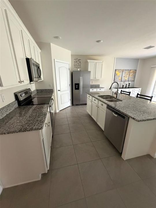 For Rent: $2,250 (4 beds, 2 baths, 1836 Square Feet)