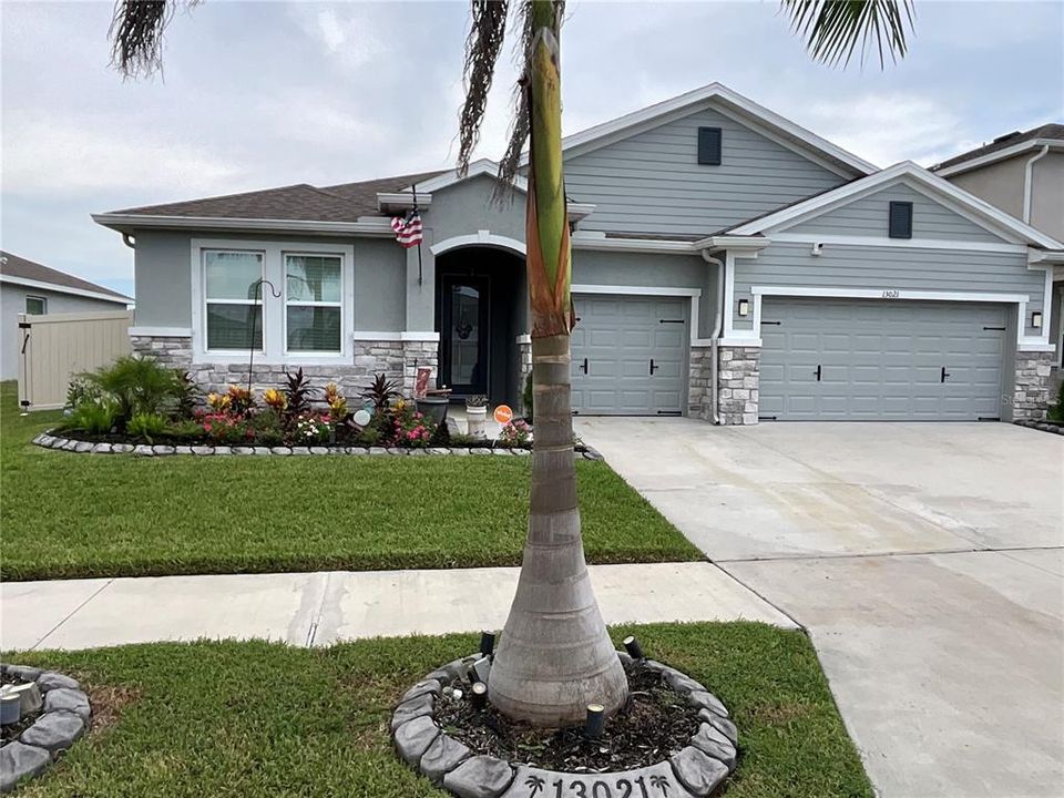 For Sale: $599,900 (4 beds, 3 baths, 2798 Square Feet)