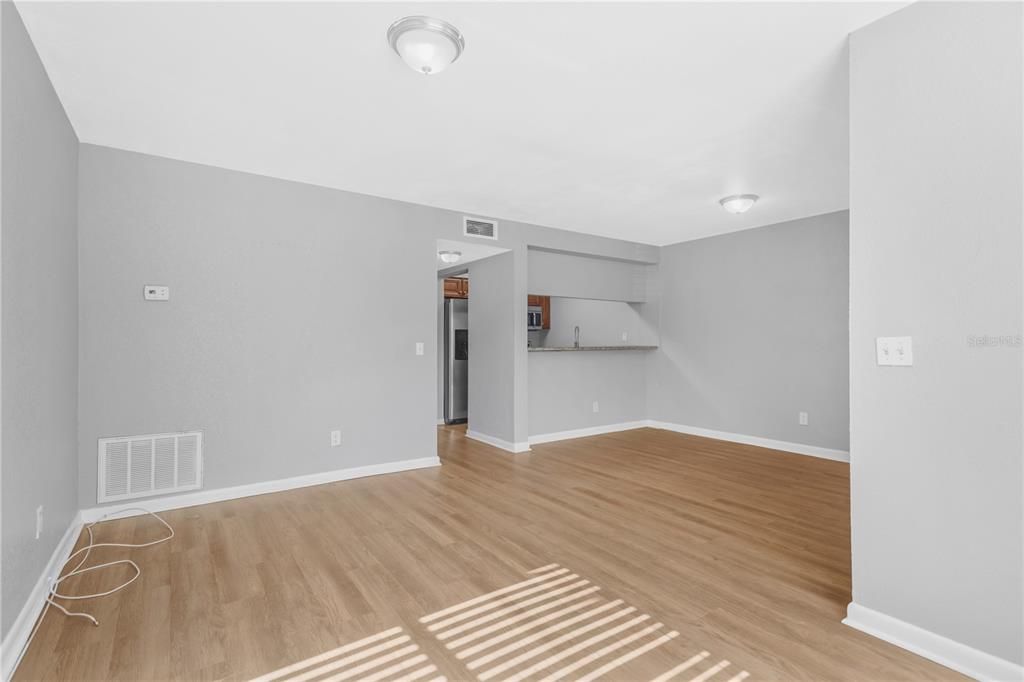 На продажу: $185,000 (2 спален, 1 ванн, 884 Квадратных фут)