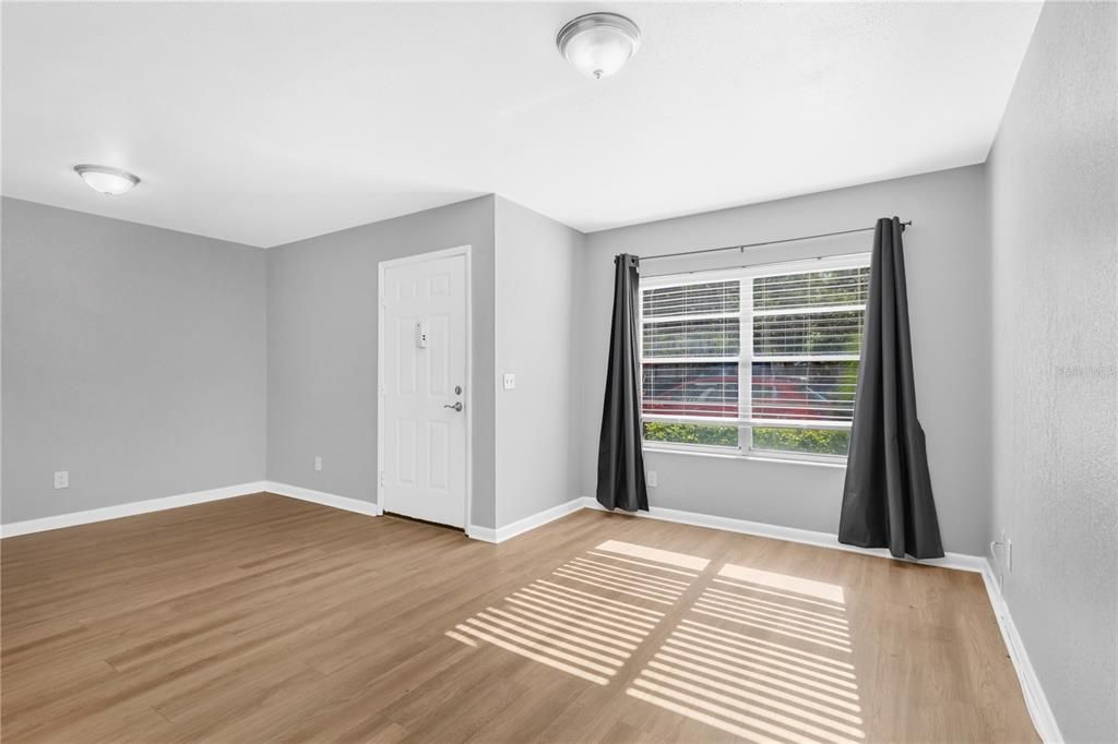 На продажу: $185,000 (2 спален, 1 ванн, 884 Квадратных фут)