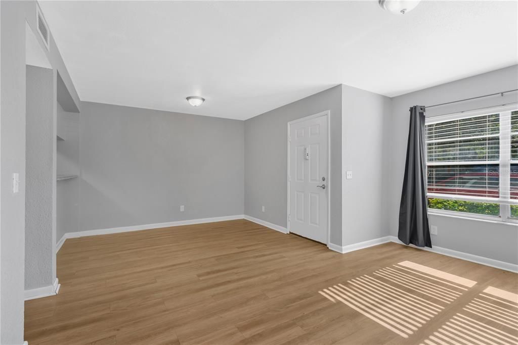 На продажу: $185,000 (2 спален, 1 ванн, 884 Квадратных фут)